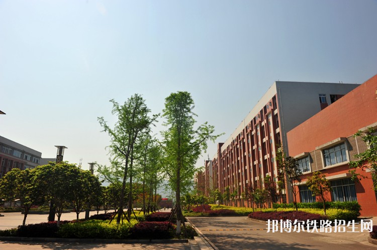 重庆公共铁路运输职业学院是几专